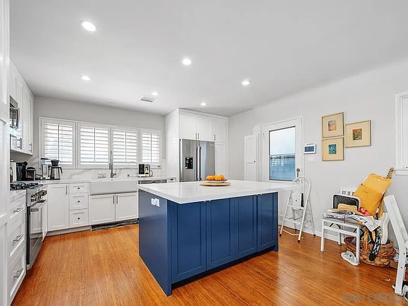 3rd image of 231 Sunridge St