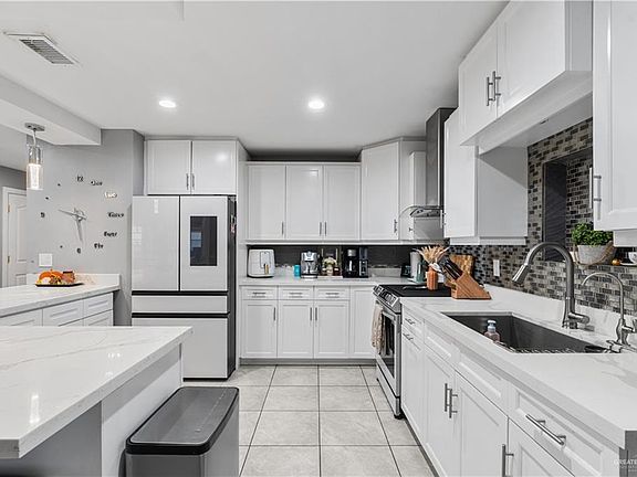 2nd image of 4007 Cordoba Dr
