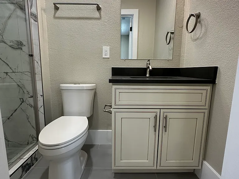 204-206 W 5th Ave #B — Photo 8