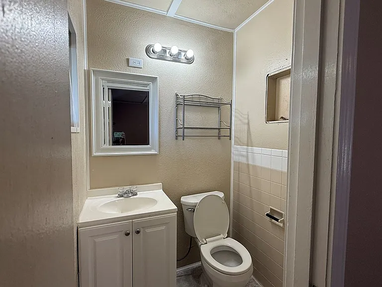 4425 Conley Ave — Photo 9
