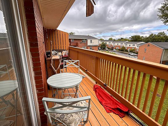 5th image of 28 Huguenot St APT 4