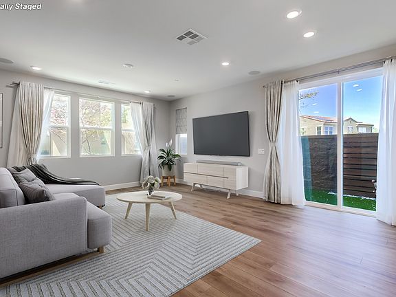 3rd image of 10811 Charlotte Way