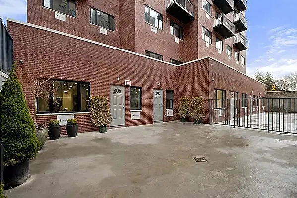 Rented by REAL New York | media 64