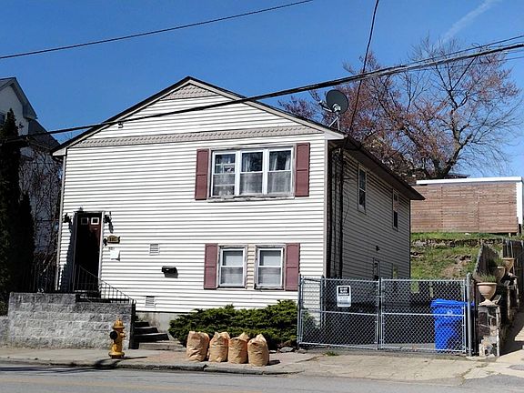 2nd image of 225 Pleasant St