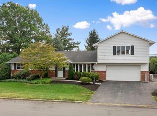 7302 Hillcrest Dr, Macungie, PA 18062