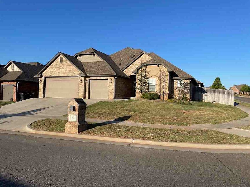 1st image of 909 Dayton Ln
