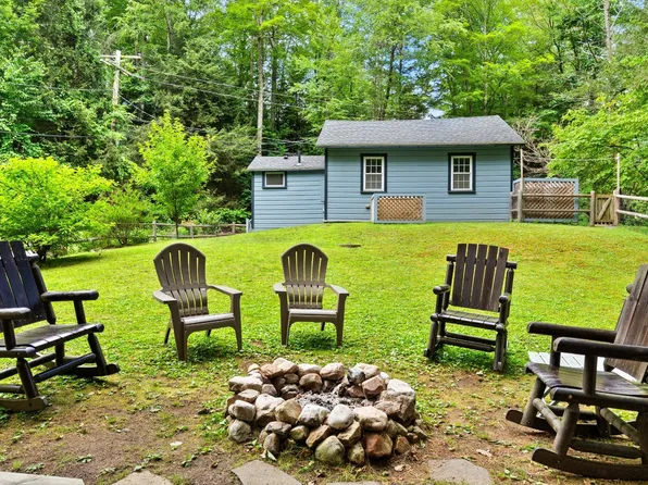 25 Pine St, Great Barrington, MA 01230