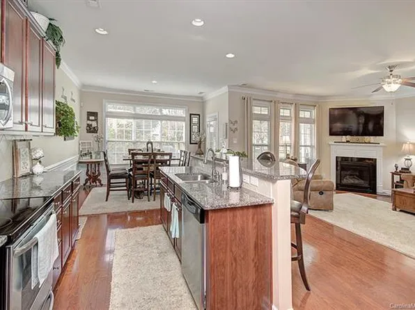 8457 Loxton Cres, Charlotte, NC 28214