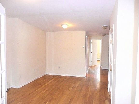 3rd image of 266 18th St #3