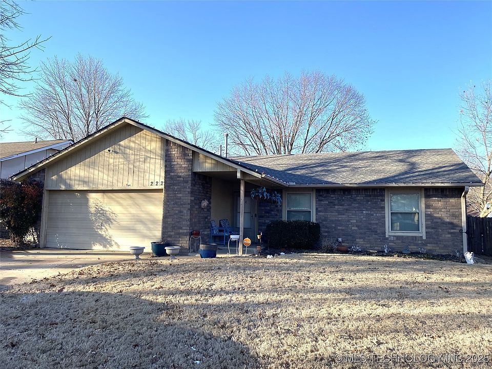 1st image of 222 E Waco Pl