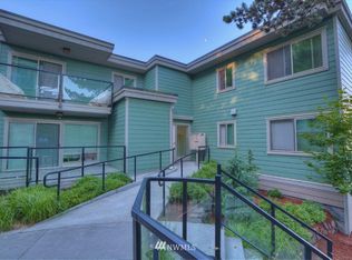 3208 81st Pl SE #102, Mercer Island, WA