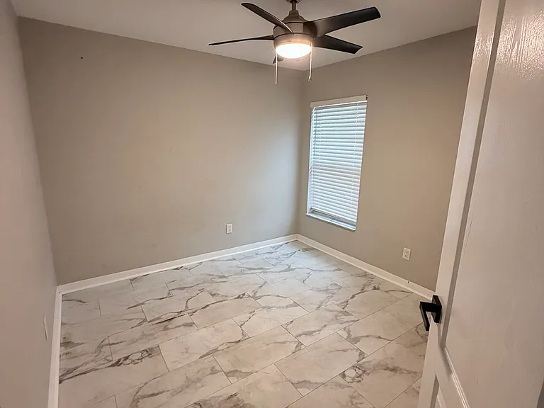 3806 SW 15th Pl — Photo 8