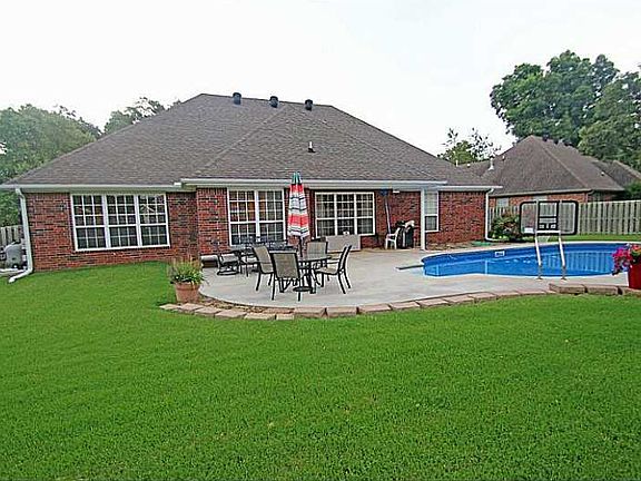 4th image of 2303 SW Penny Ln