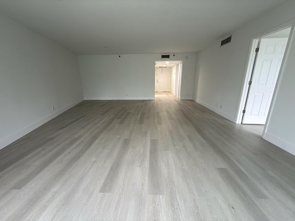 5th image of 625 Oaks Drive #305