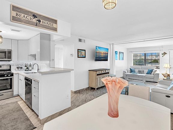 4th image of 730 Pennsylvania Ave APT 512