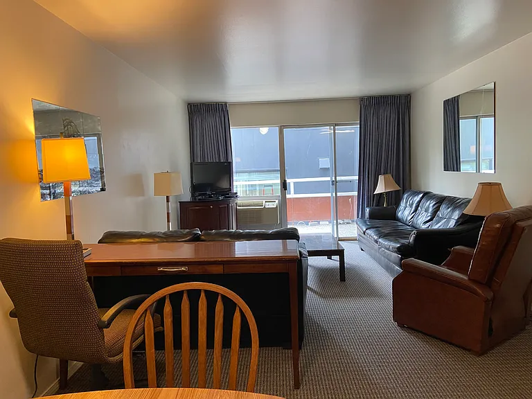 4731 12th Ave NE #101 — Photo 3