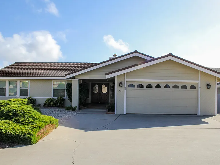 Pismo Beach beauty! Low-maintenance landscaping and a 2-car garage.
