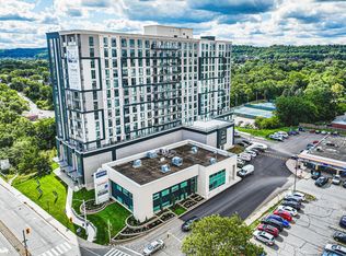 870 Queenston Rd #1106, Hamilton, ON L8G 0B9