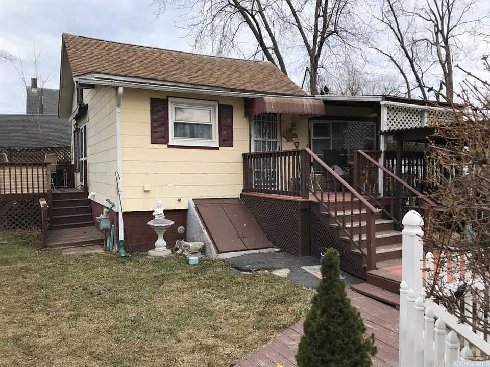 1st image of 8 E Marie St