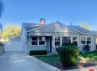22025 De La Osa St, Woodland Hills, CA 91364