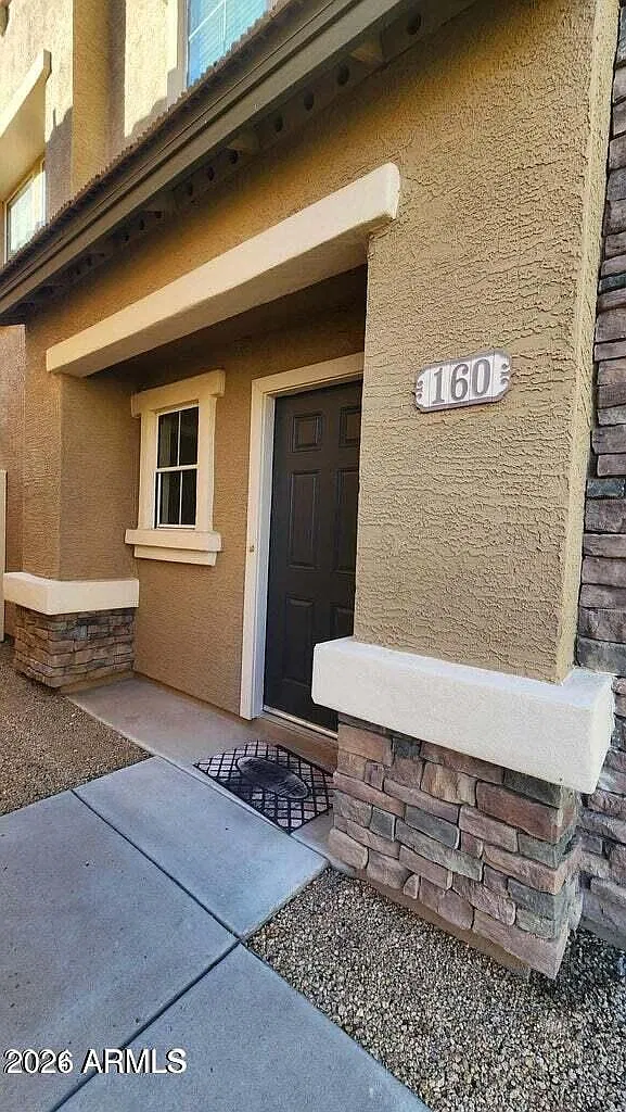 3 bed, 3.0 bath, 1572 sqft, $1,995 — Photo 2