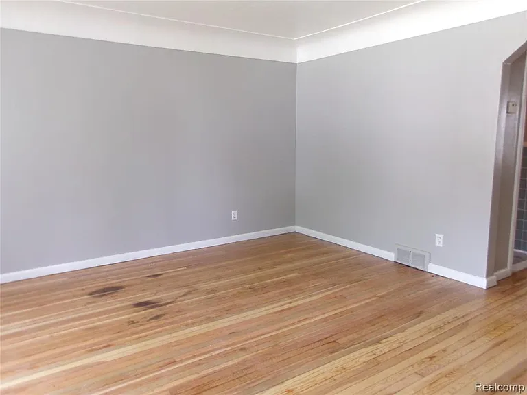 1011 Lafayette Blvd — Photo 3