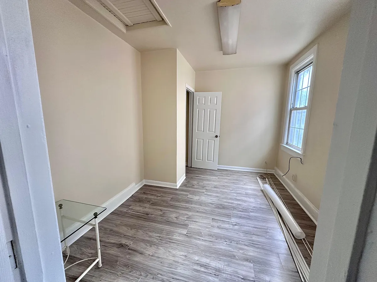 Building Photo - 1142 N Stuart St #D