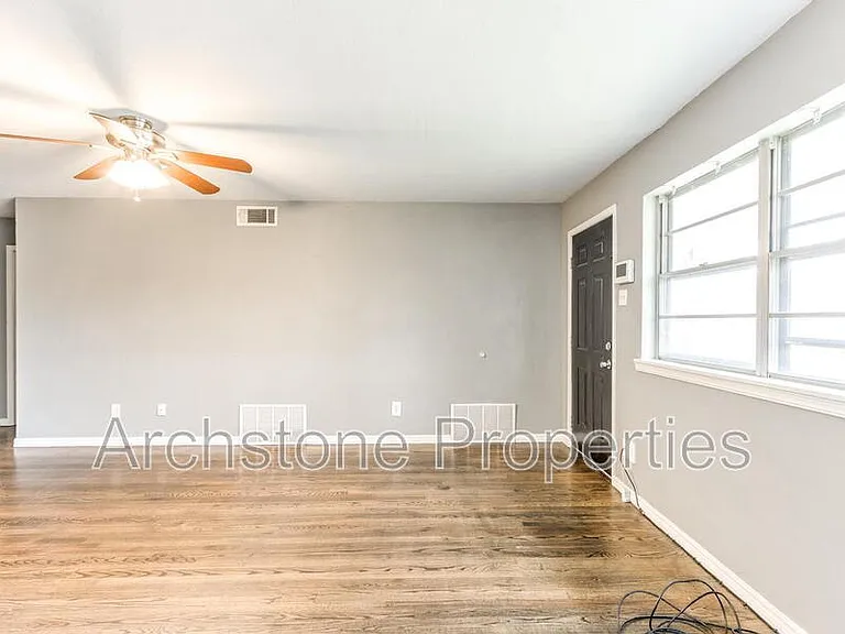 608 Holoway Dr — Photo 10