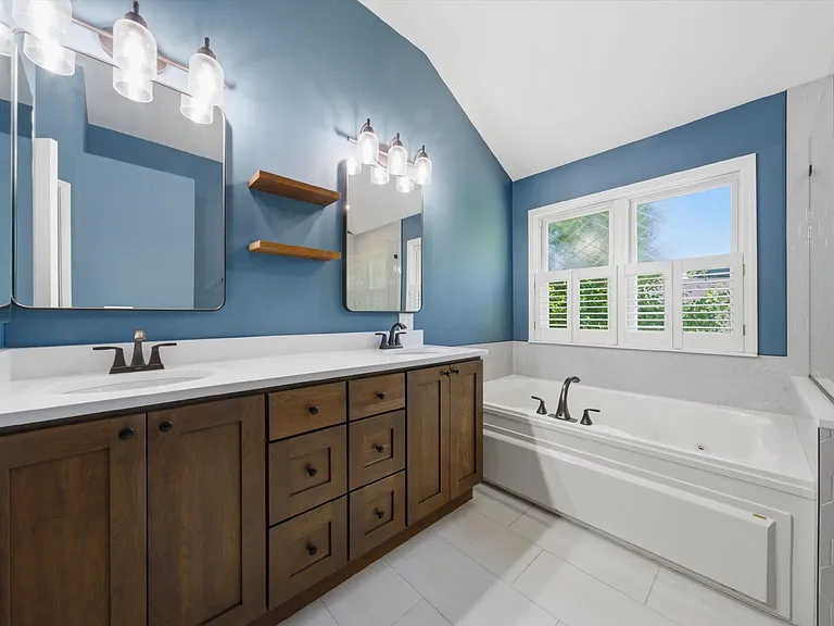 854 Deep Woods Ct — Photo 24