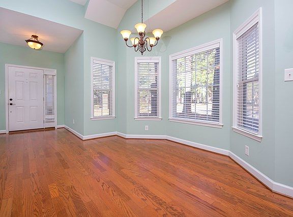 3rd image of 400 Taylor Pl