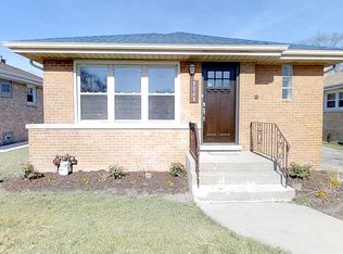 8048 E Prairie Rd, Skokie, IL 60076