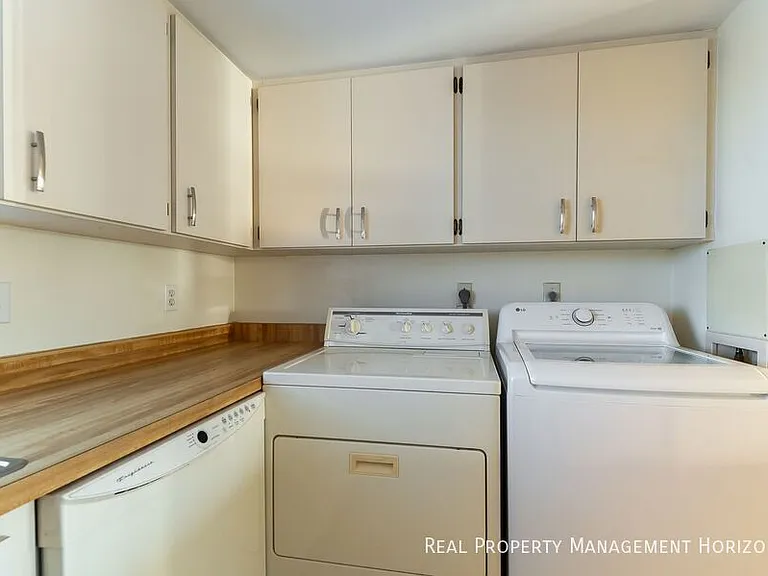 4813 Independence Dr — Photo 6