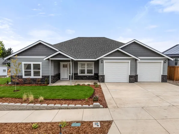 2749 Pronghorn Ln, Medford, OR 97504