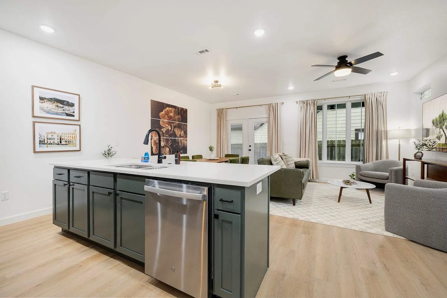 3 bed, 2.0 bath, 1657 sqft, $3,783 — Photo 4