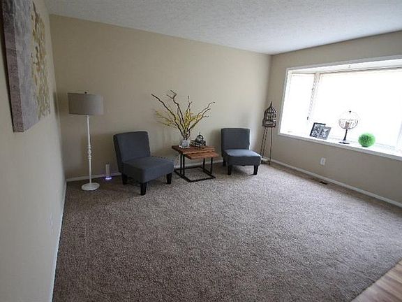 3rd image of 3601 Benhill Dr