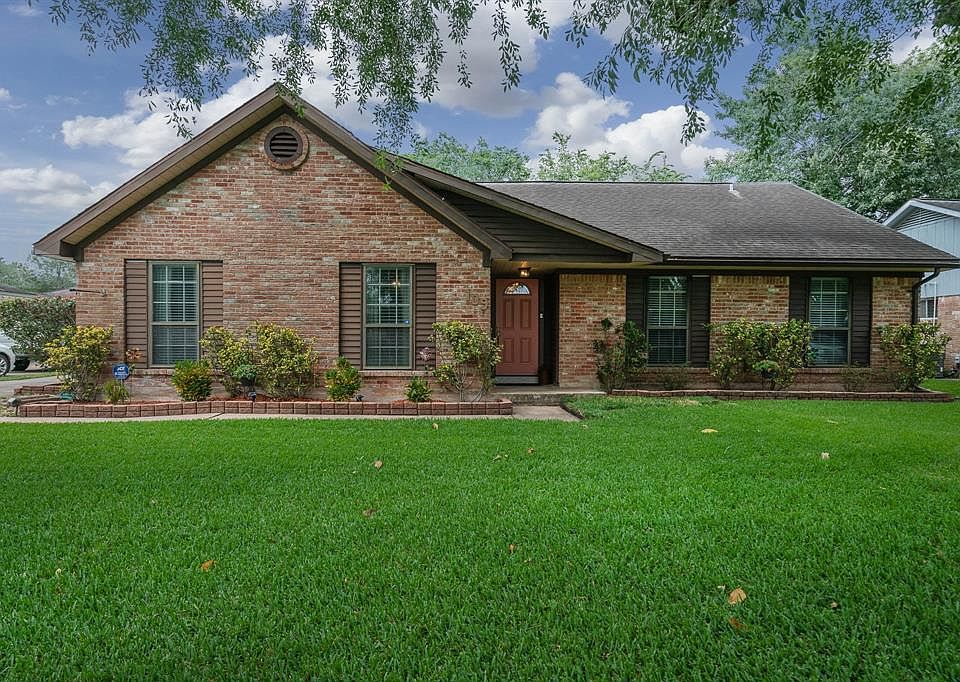 1st image of 109 Palm Aire Dr