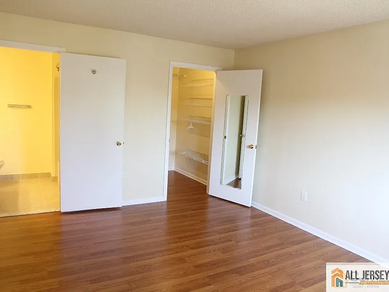9006 Tamarron Dr — Photo 7