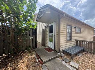 122 Beach Ave, Atlantic Beach, FL 32233