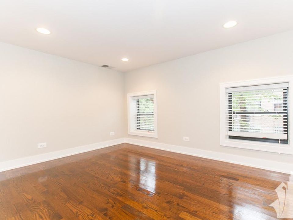 1st image of 1206 W Wrightwood Ave #12082