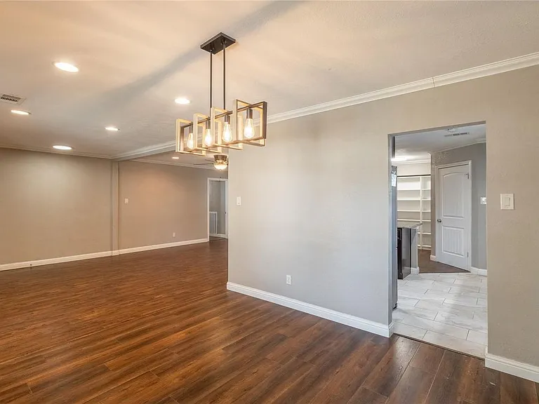 8419 Sharpview Dr — Photo 5