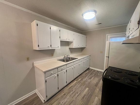 5th image of 332 Thompson St APT B