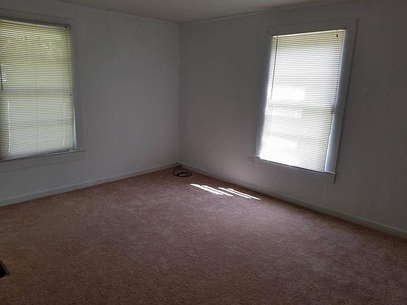 5th image of 309 N Poplar St