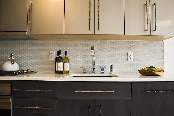 Sold by aptsandlofts.com | media 21