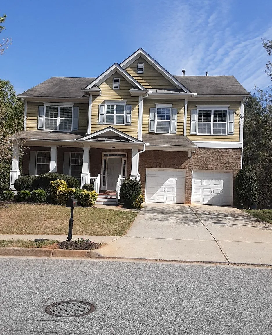 4 bed, 2.5 bath, 5527 sqft, $2,500 — Photo 1