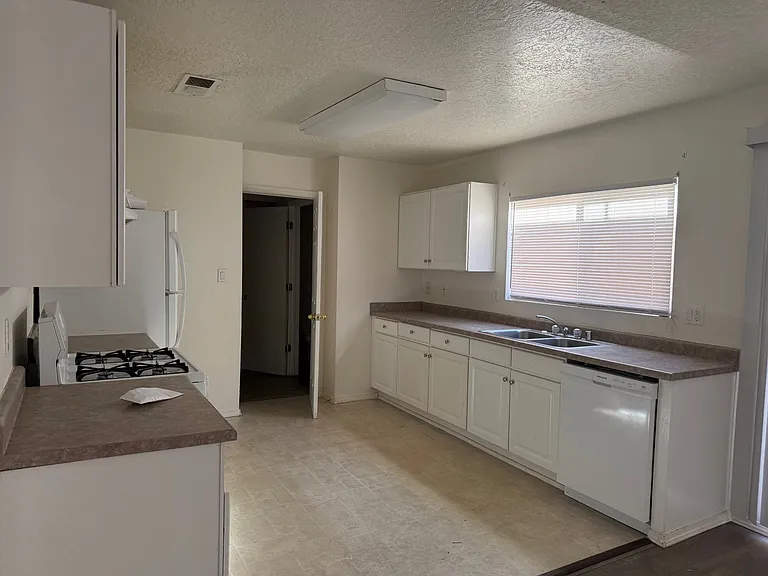 12508 Alps Way NE — Photo 3