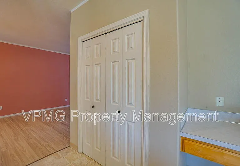 8907 NE 84th St — Photo 10