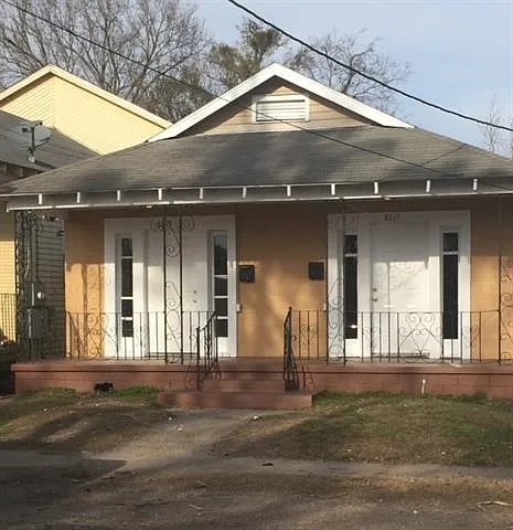2 bed, 1.0 bath, 735 sqft, $1,200 — Photo 1