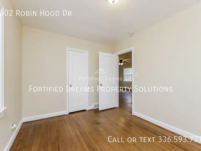 2802 Robin Hood Dr — Photo 13