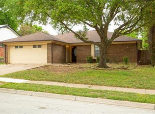 6521 Westridge Dr, Watauga, TX 76148