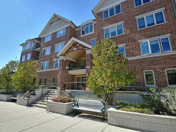 450 Village Grn Unit 411, Lincolnshire, IL 60069